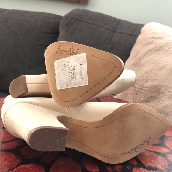 Cream ankle boots. Sam Edelman size 7. - Picture 4 of 8